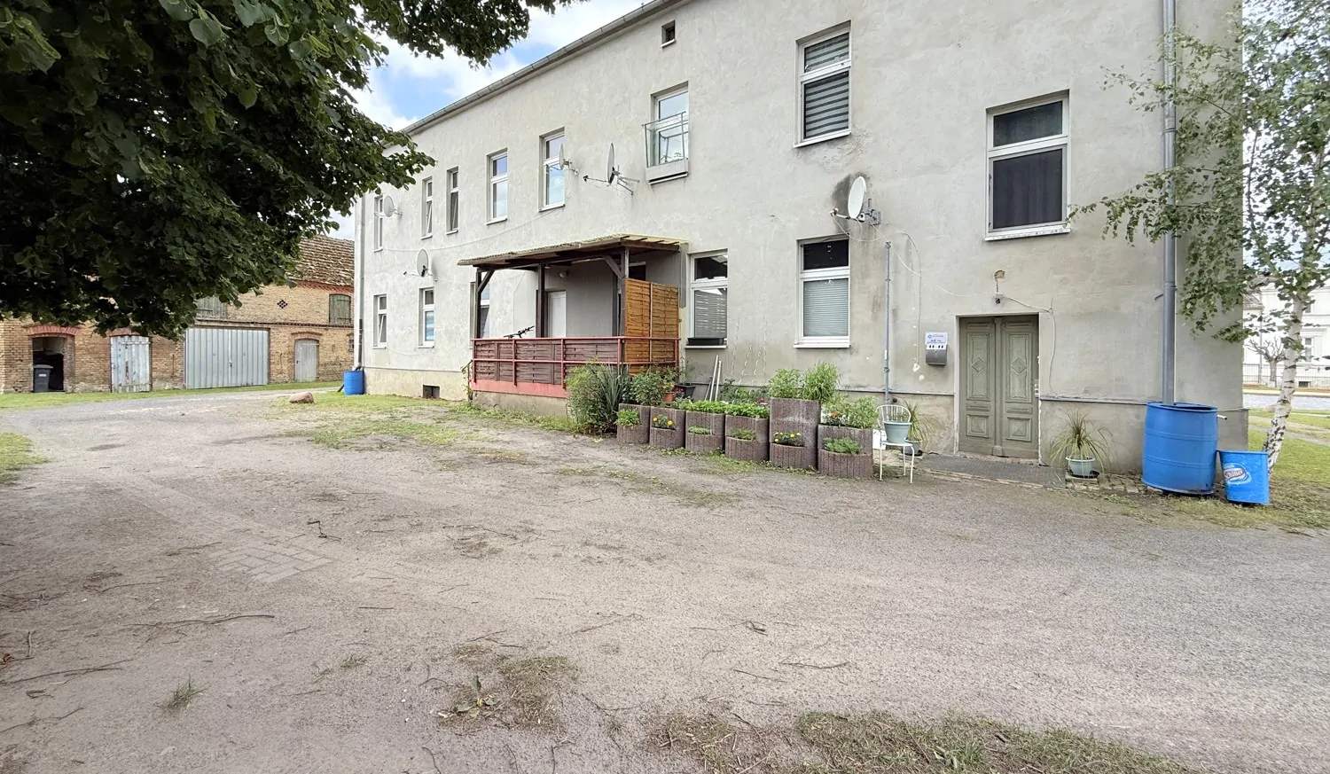 unbefestigter Innenhof