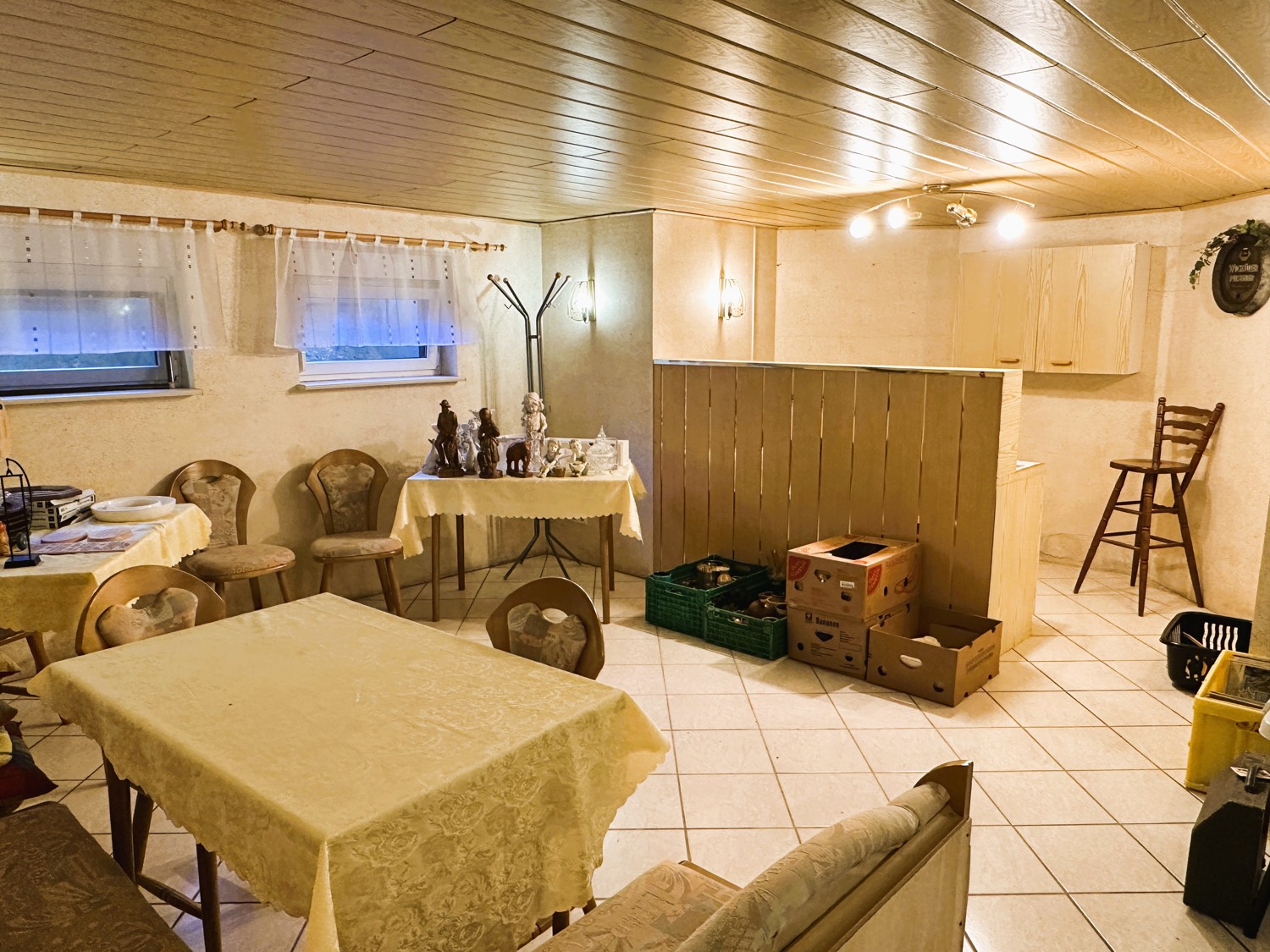 Partyraum mit Bar