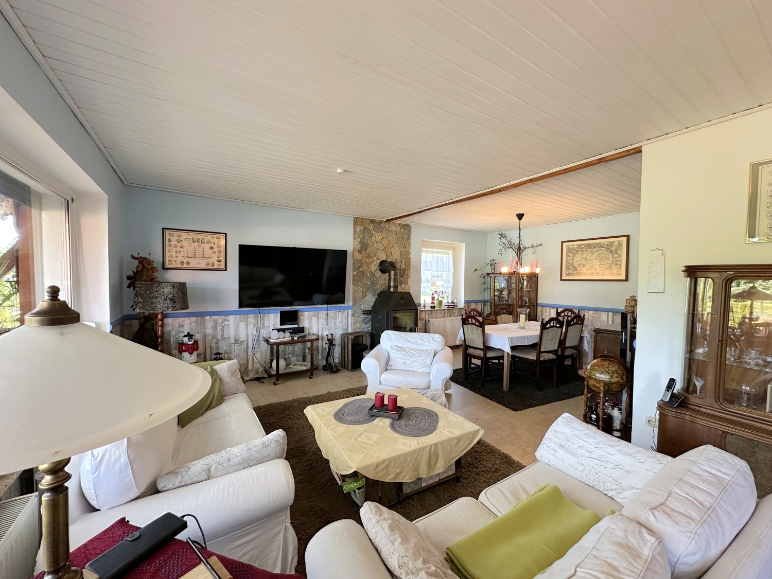 großzügiges Wohn- und Esszimmer