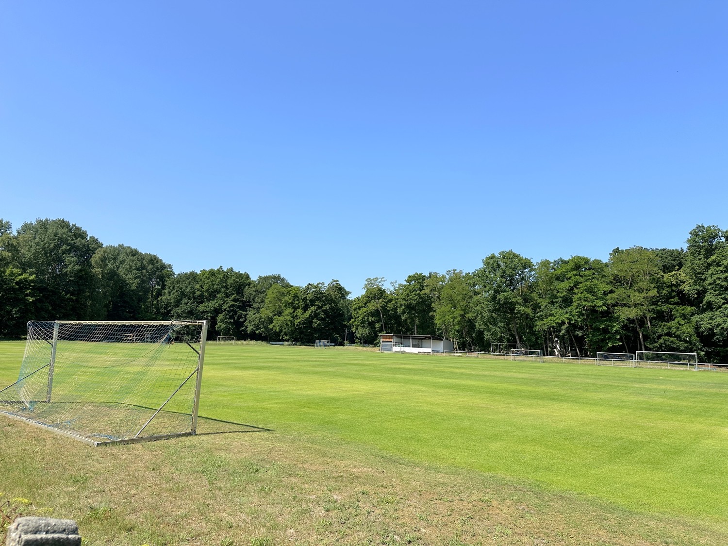 angrenzender Fußballplatz