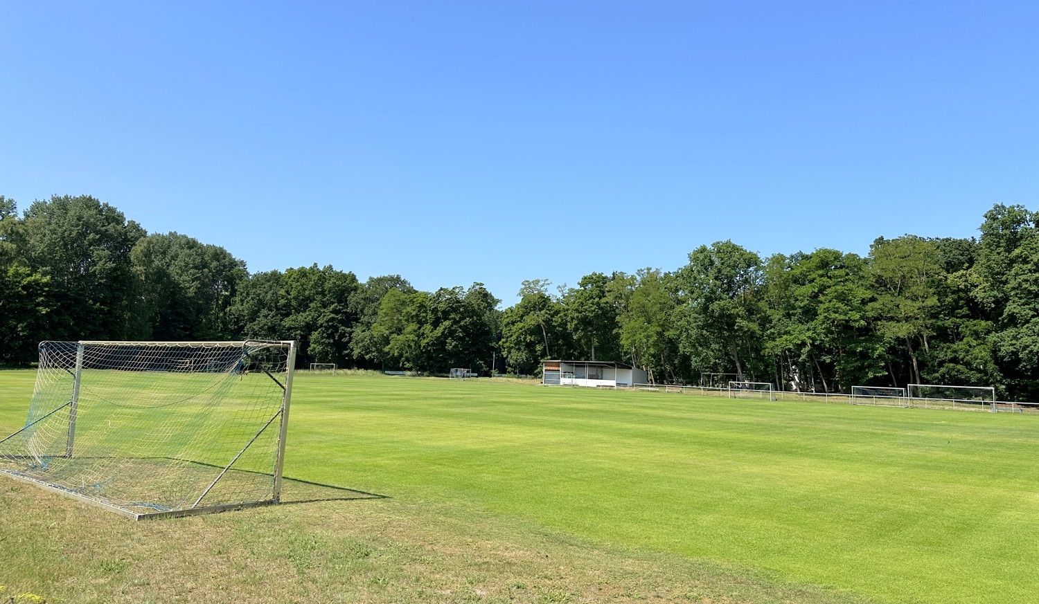angrenzender Fußballplatz