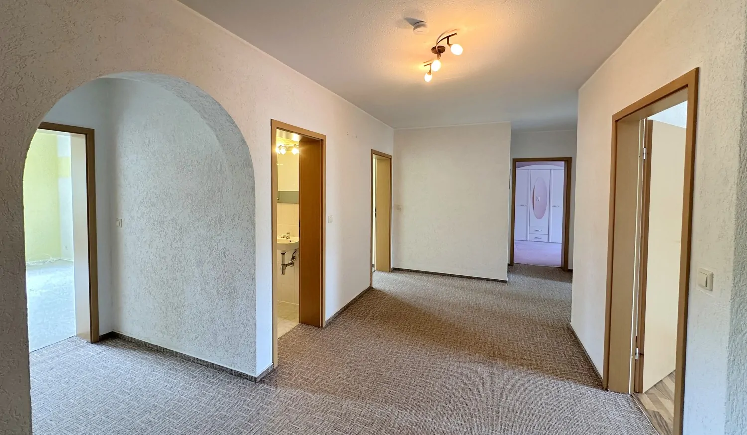 großzügige Diele im Erdgeschoss