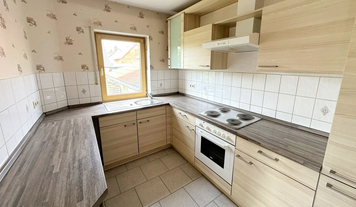 praktische Einbauküche im Erdgeschoss