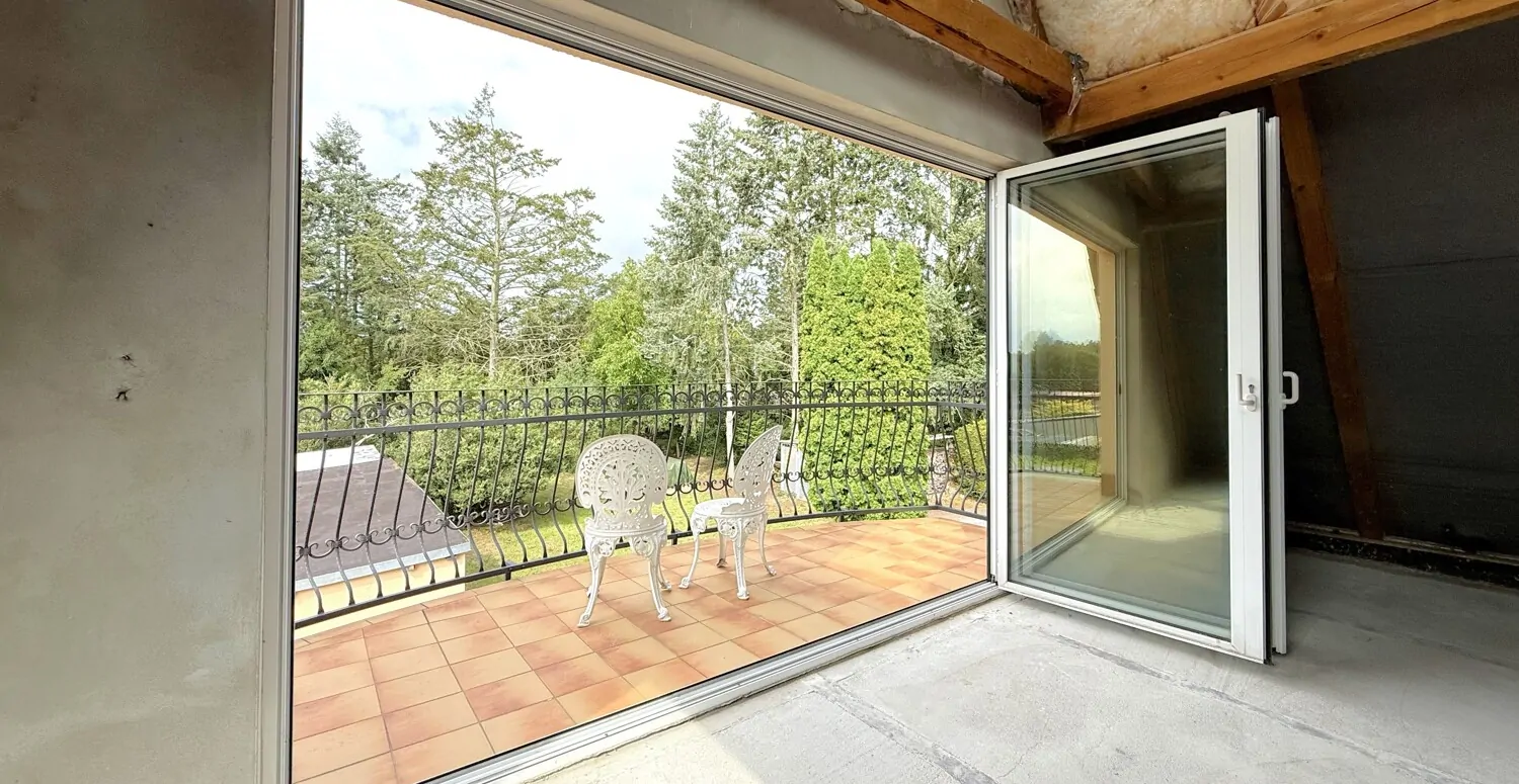 stilvoller Balkon mit Weitsicht