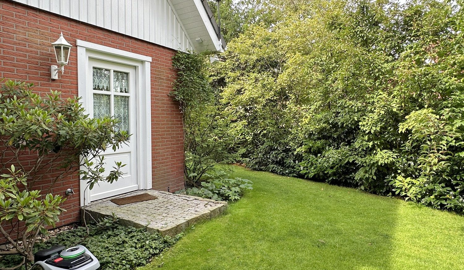 separater Hauseingang im Garten