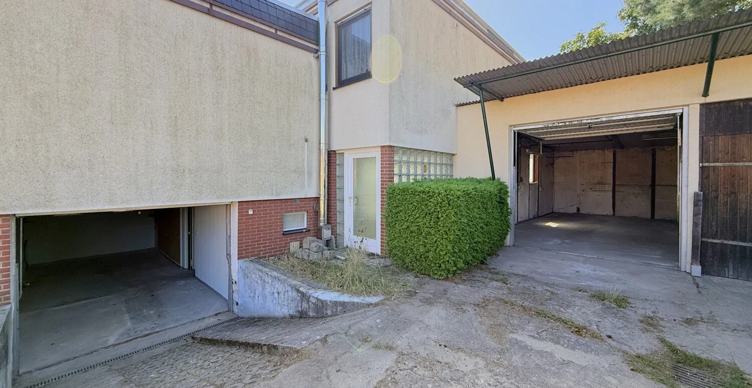 praktische Stellplätze für PKWs, Fahrräder, usw.