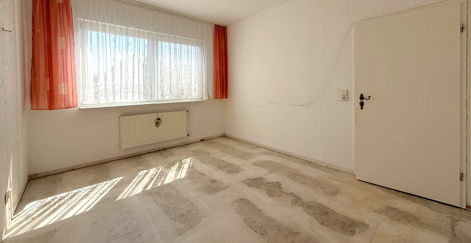 geräumiges Schlafzimmer