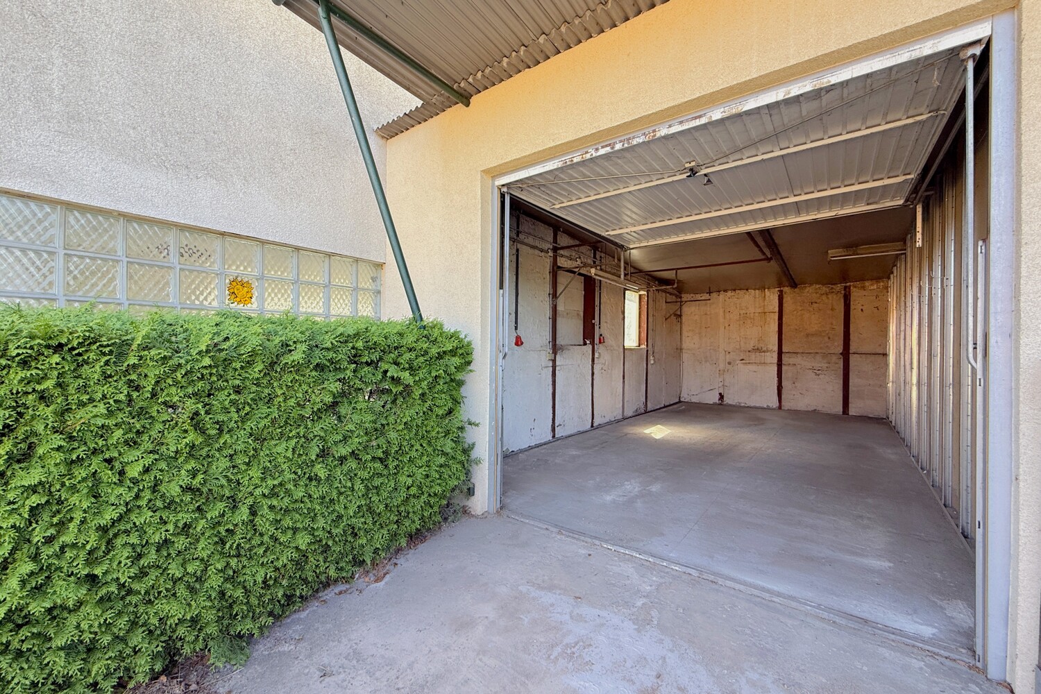 separate Garage