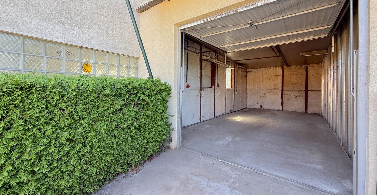 separate Garage