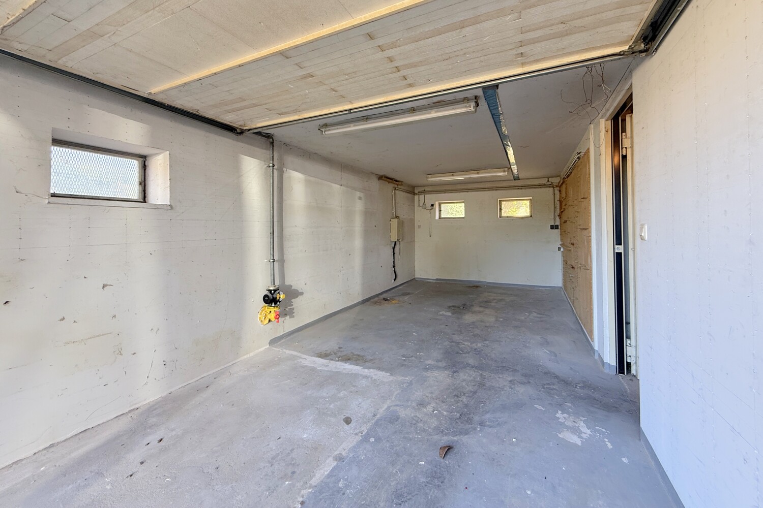 Tiefgarage bzw. Werkstatt mit angrenzendem Heizungsraum