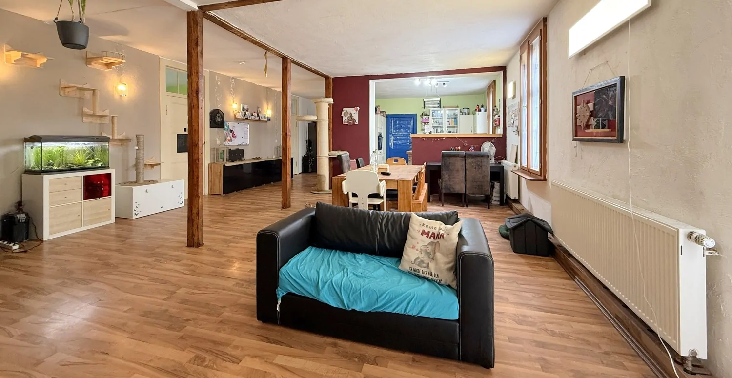 großes Wohn- und Esszimmer