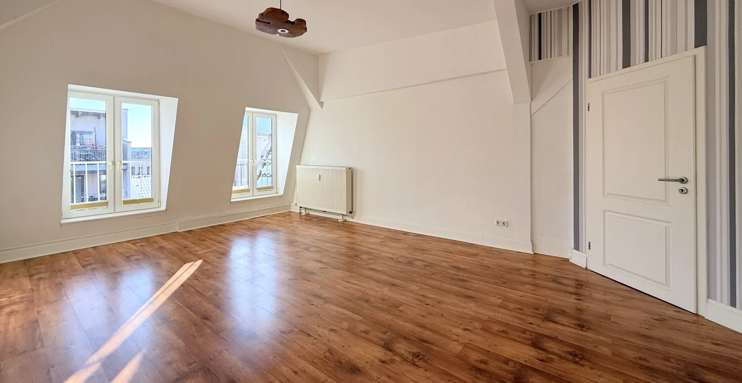 straßenseitiges Schlafzimmer