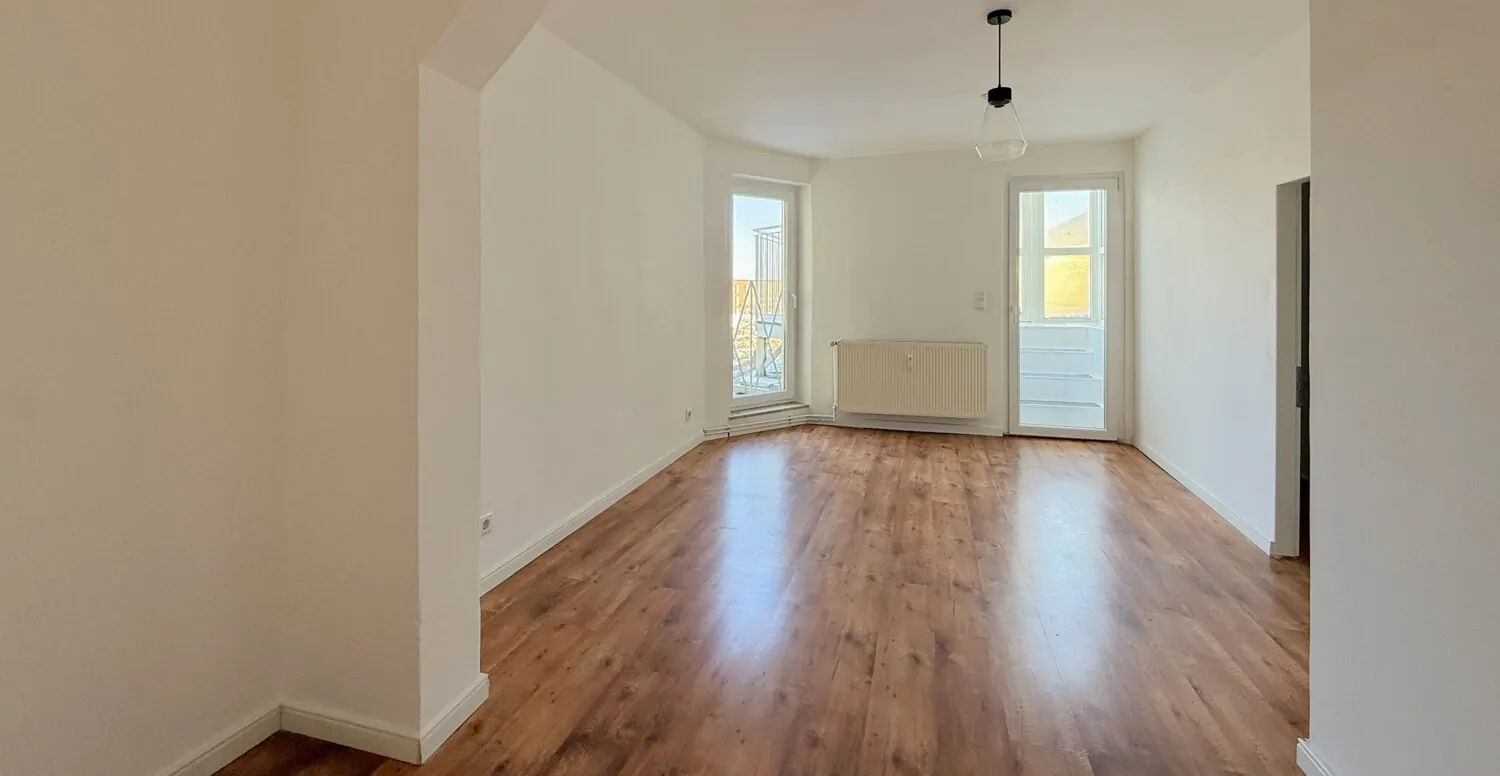 Schlafzimmer mit angrenzender Ankleide