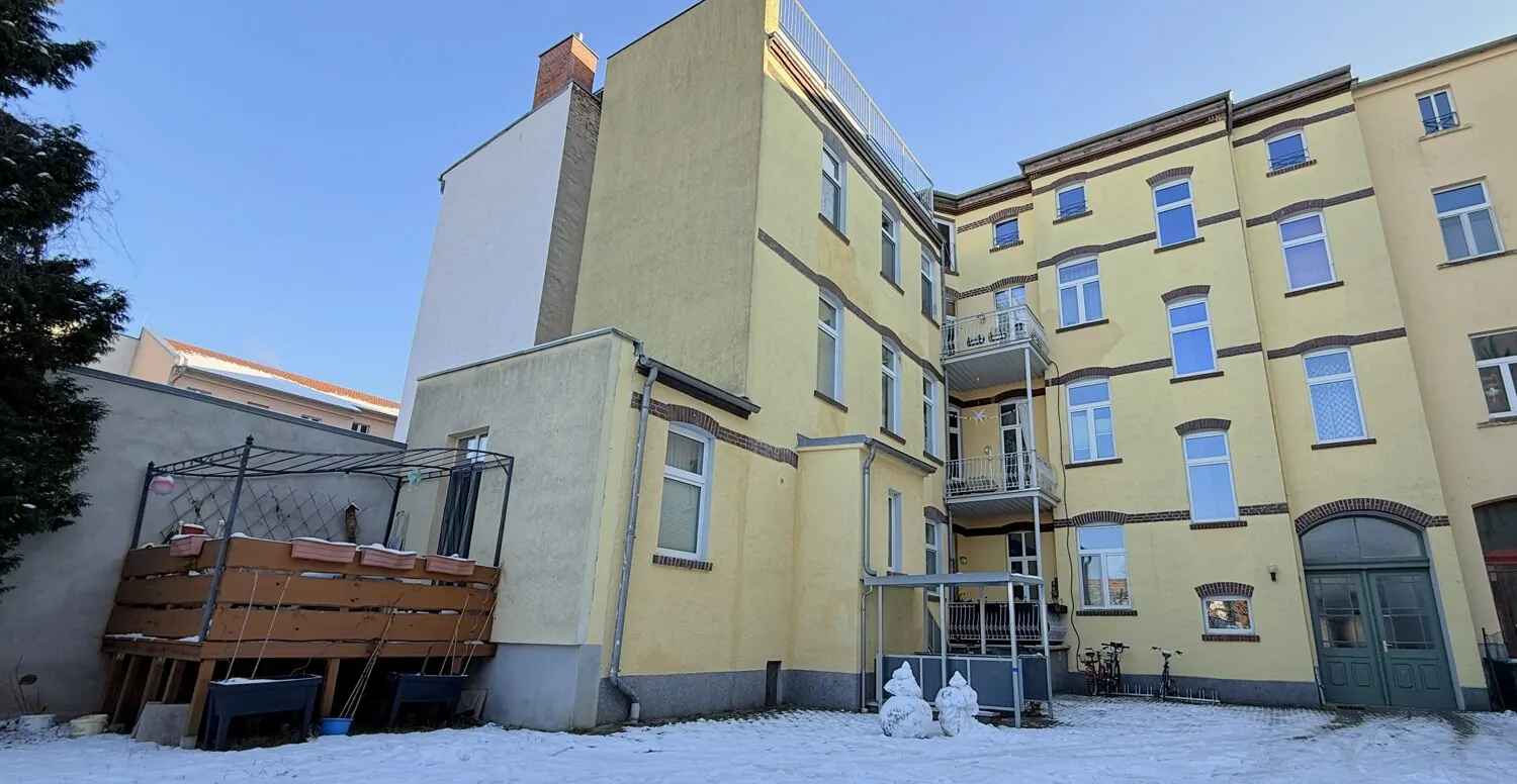 gepflegtes Mehrfamilienhaus