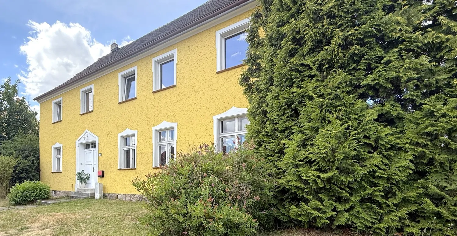 großes Zweifamilienhaus