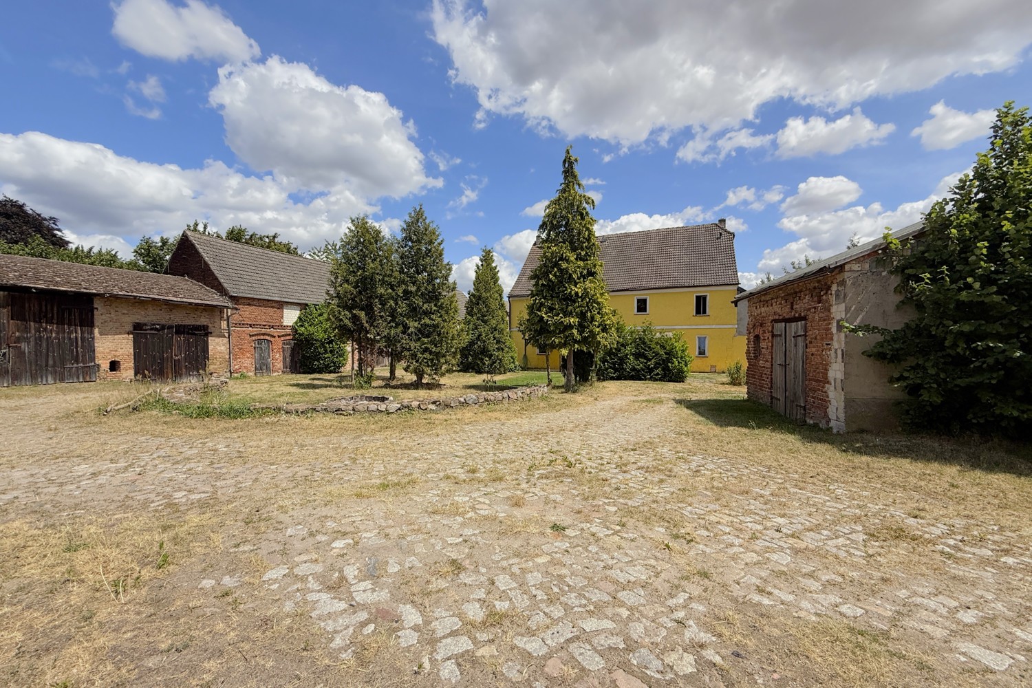 ca. 2.287 m² Grundstück