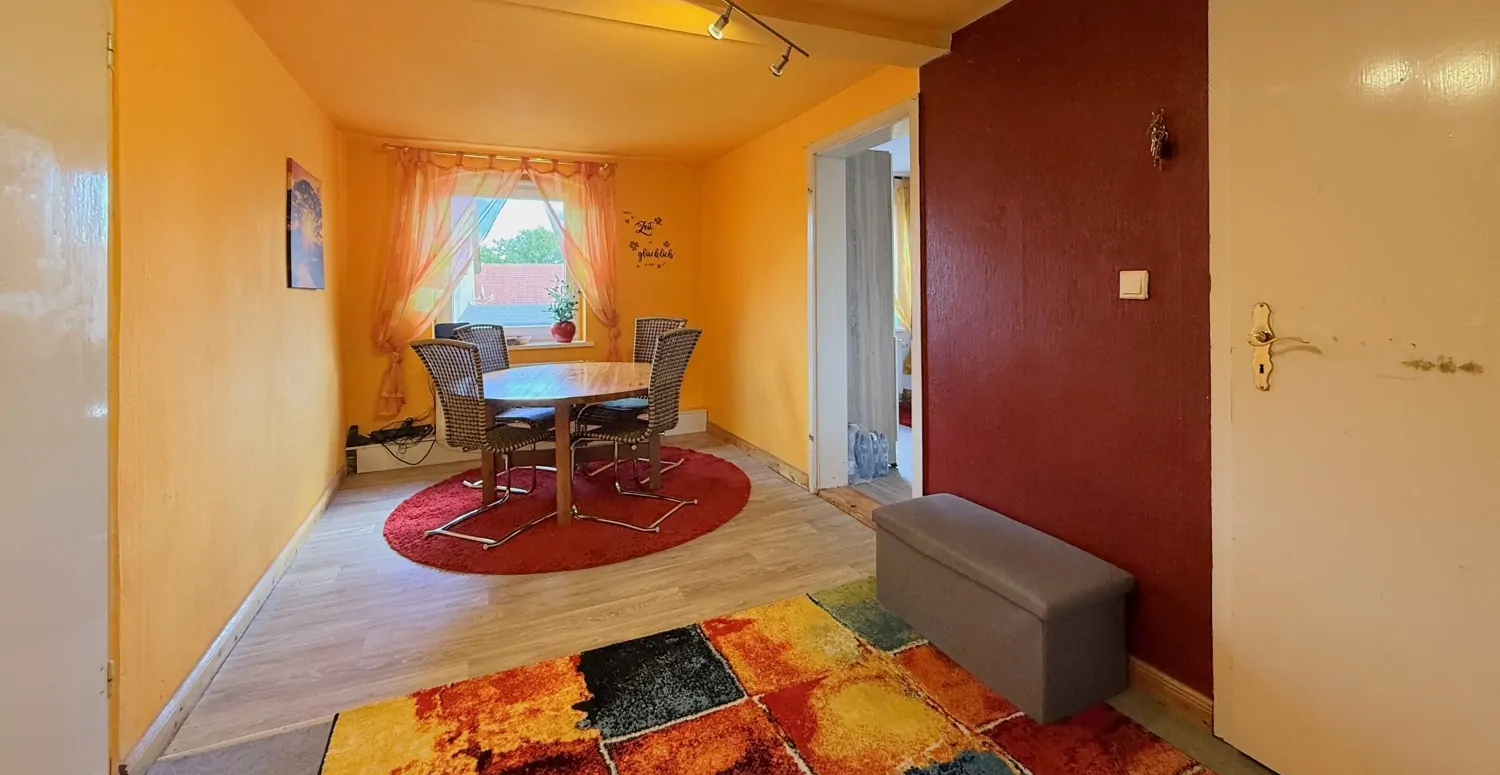 Flur mit Essbereich im Obergeschoss