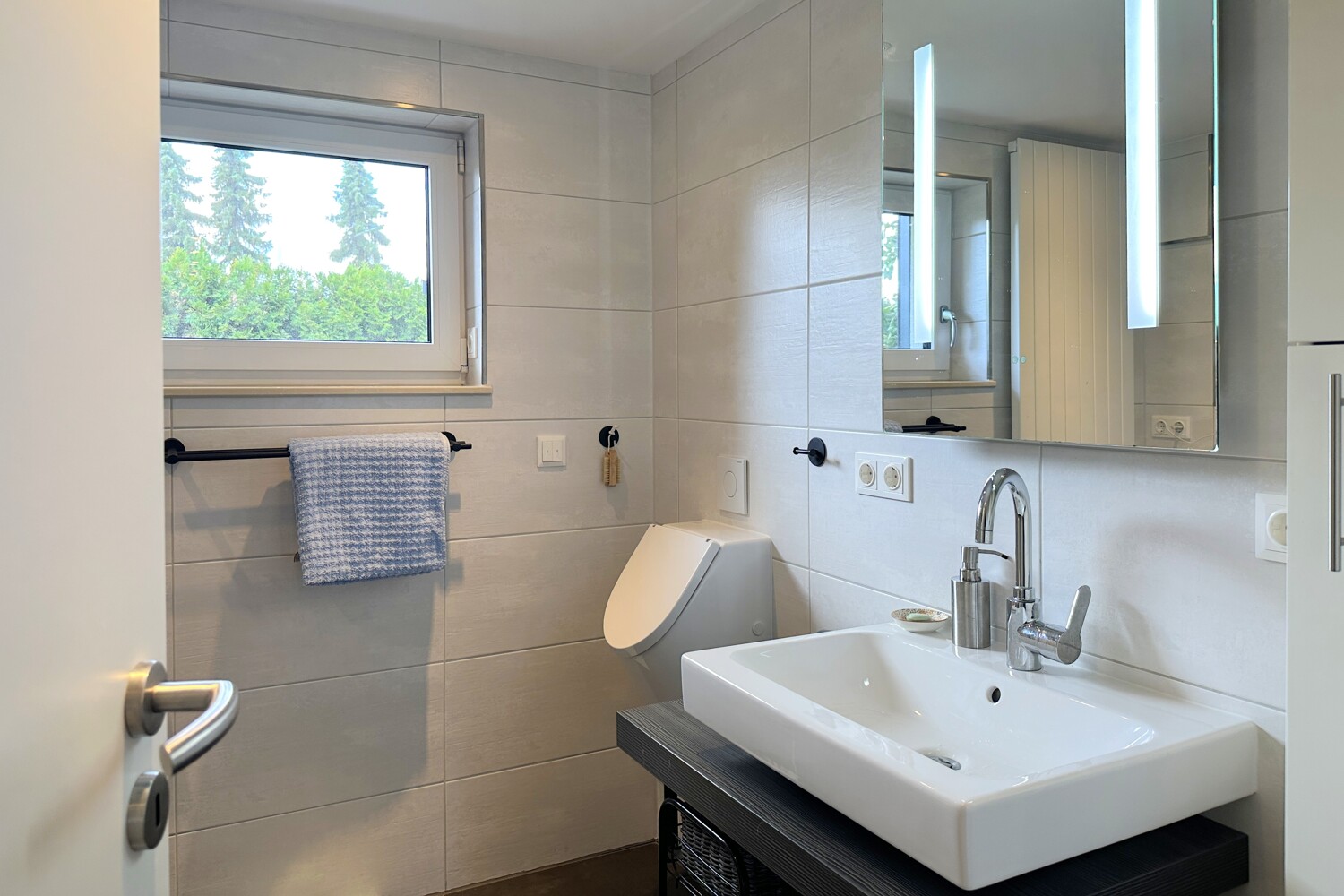modernes Badezimmer