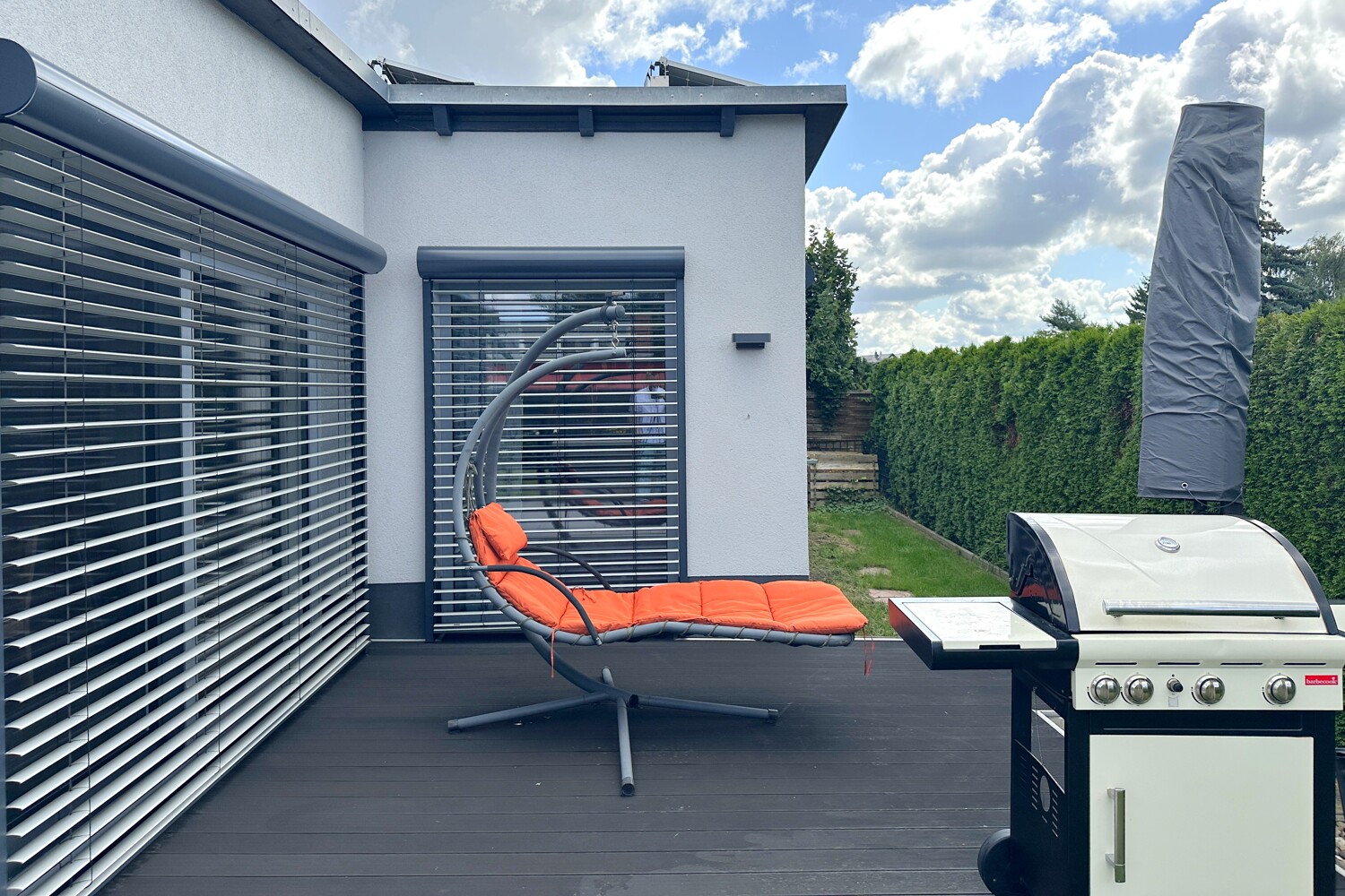 seitliche Terrasse