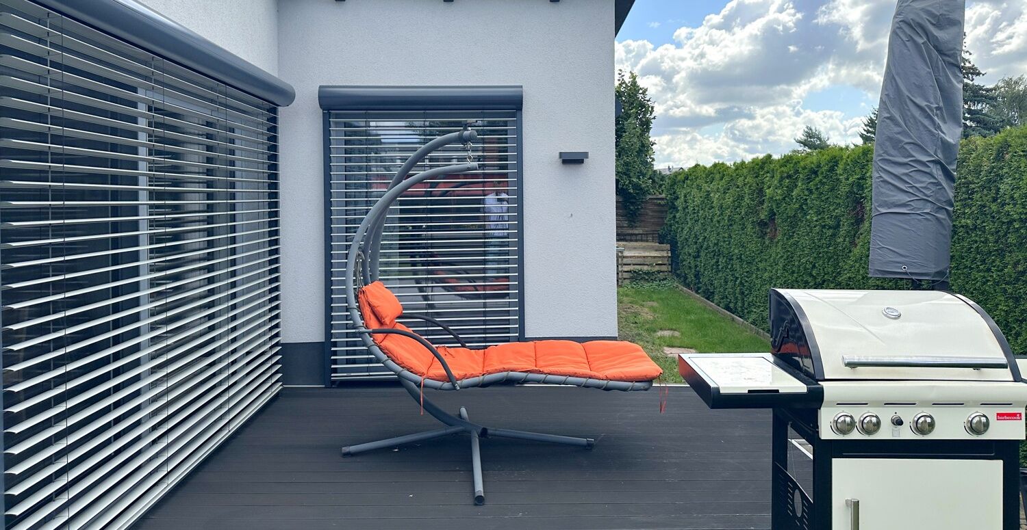 seitliche Terrasse