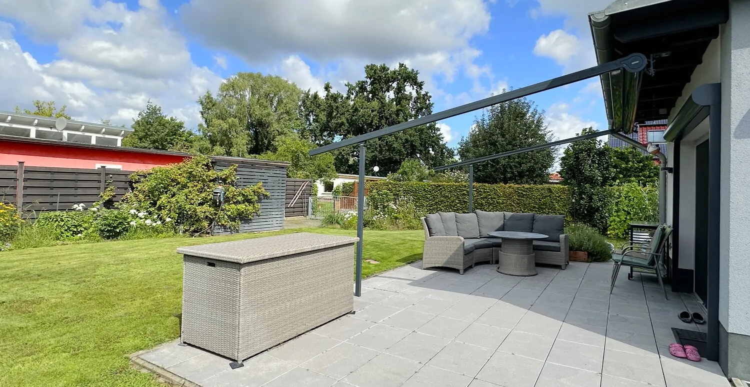 große überdachte Terrasse