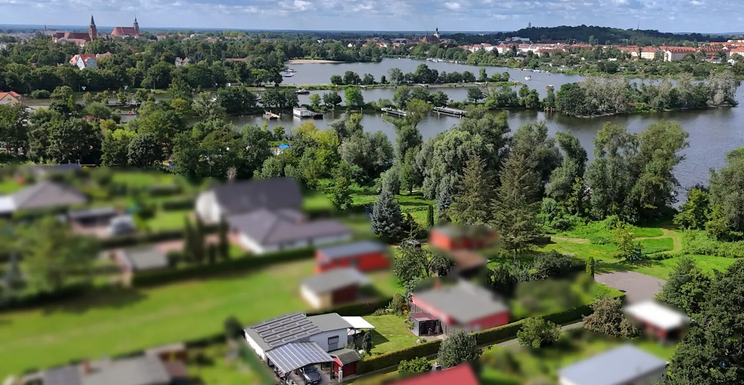 Exclusiva casa de vacaciones en Beetzsee: renovada con alta calidad, moderna y con amarre para barcos.