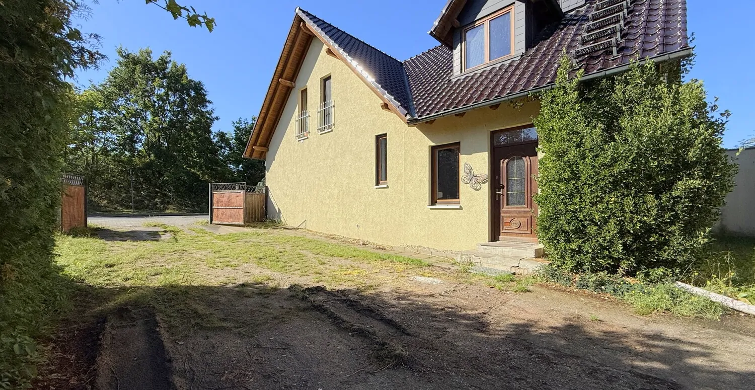 unbefestigte Grundstückszufahrt