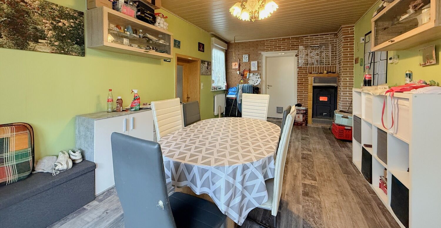 Esszimmer mit Kachelofen