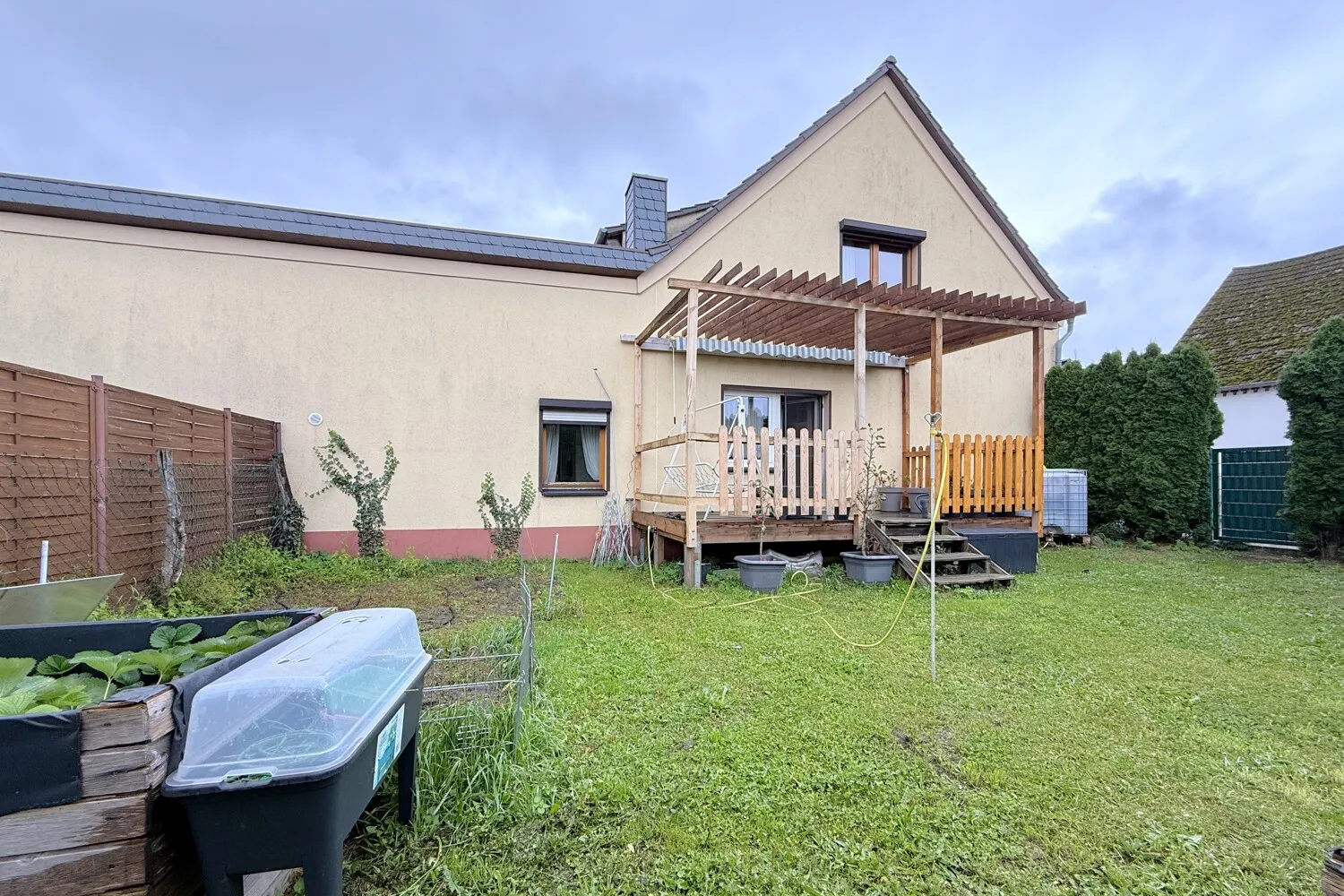 Garten mit Freifläche