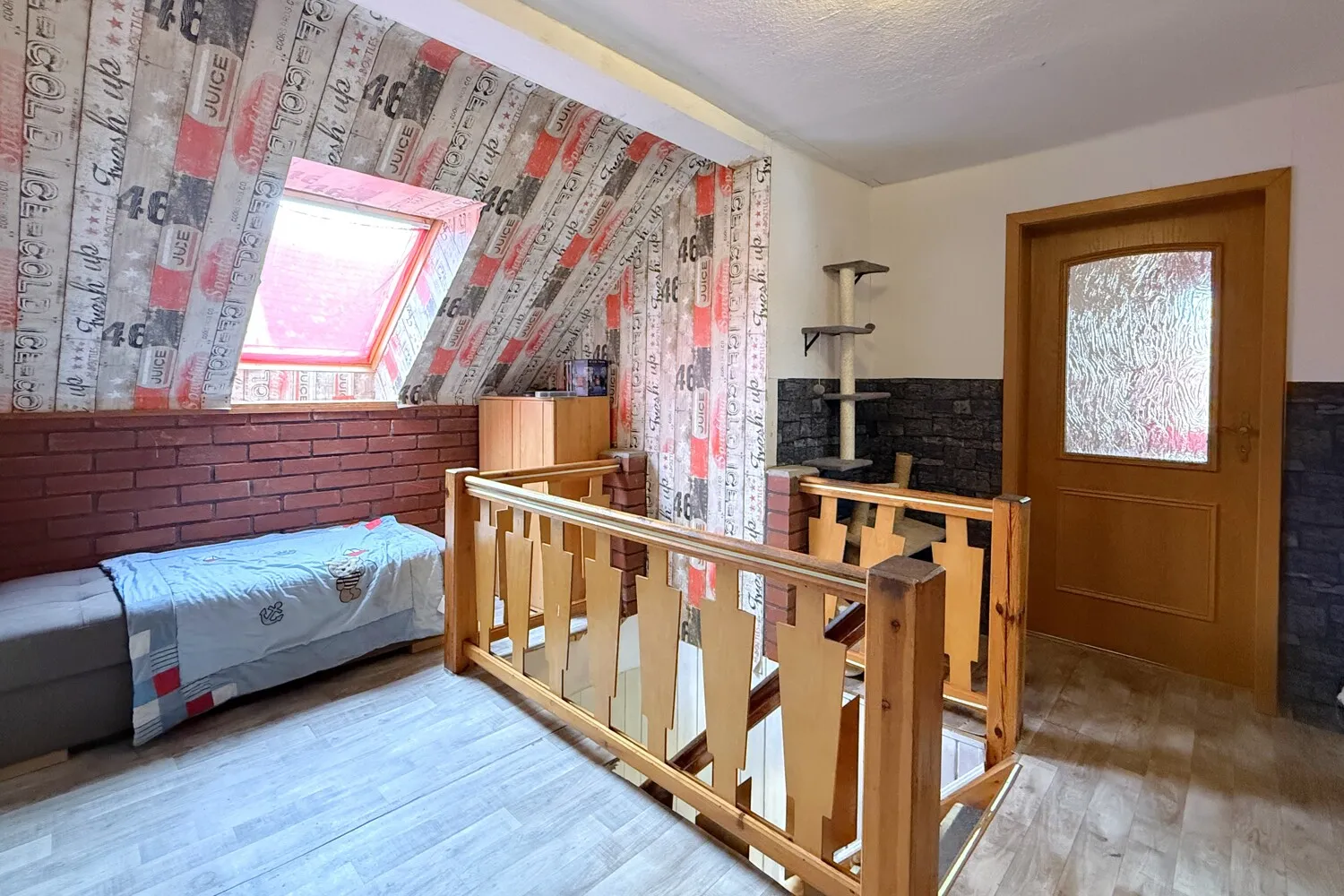 Flur mit Dachfenster