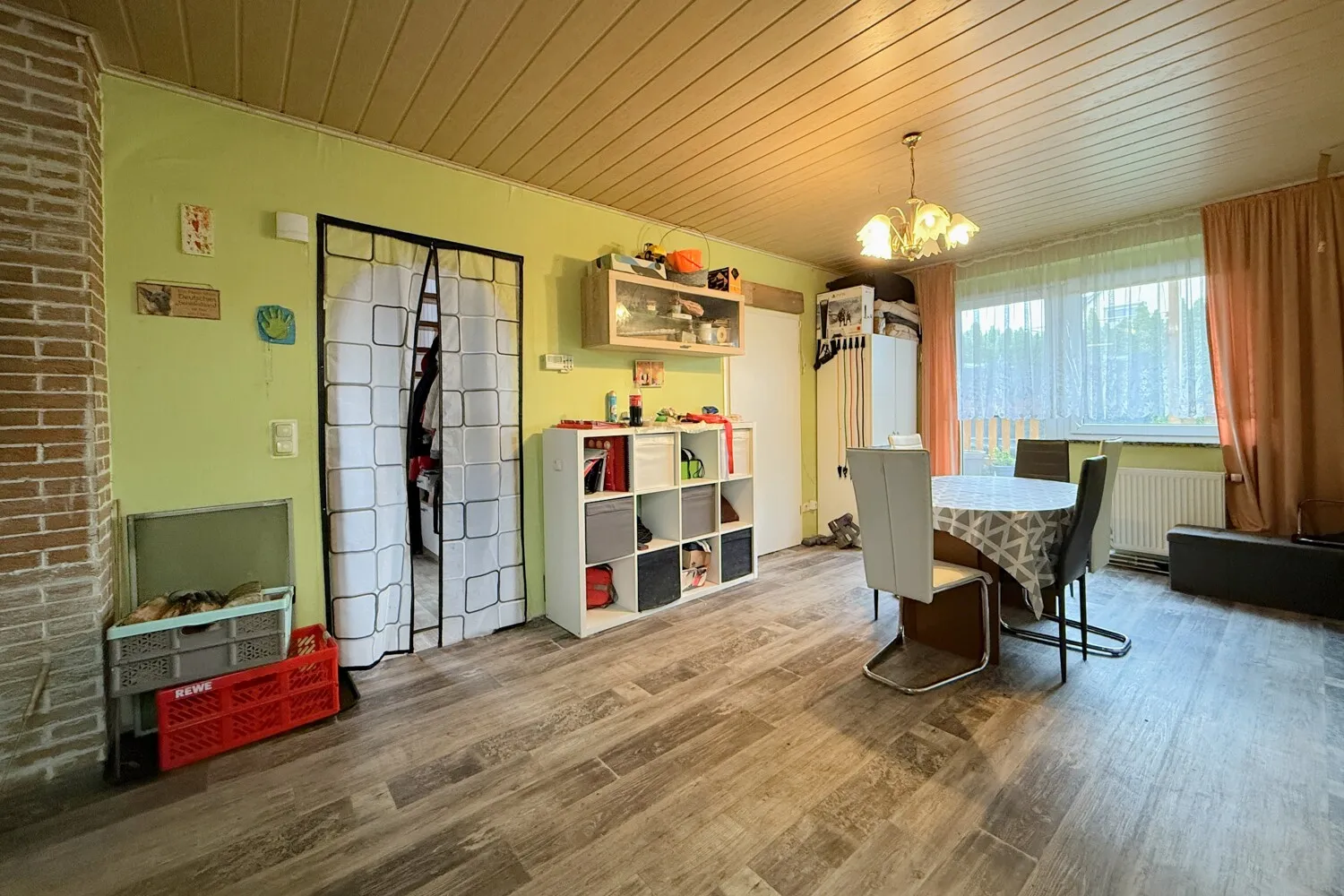 Esszimmer mit angrenzender Terrasse