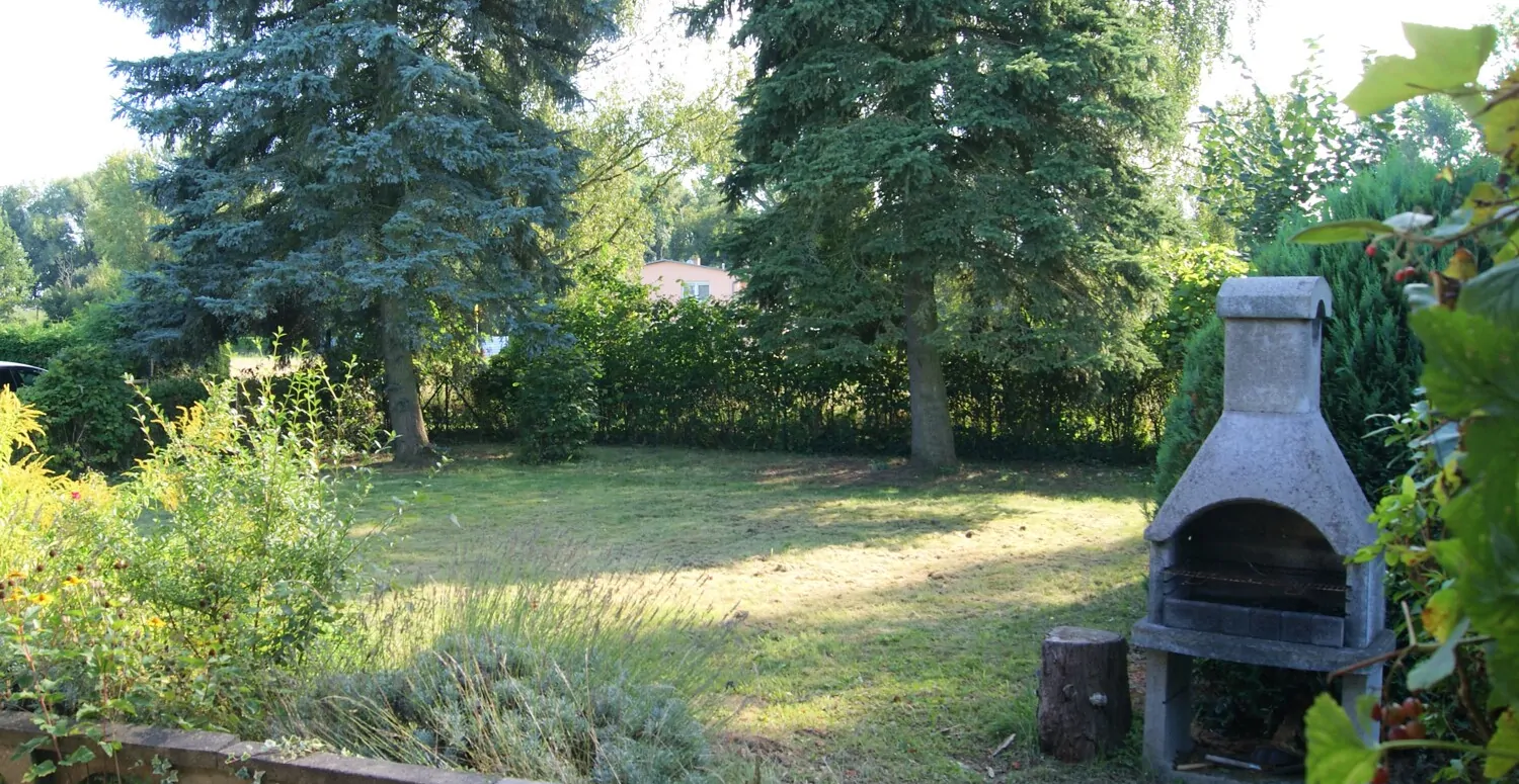 Garten mit Grillplatz