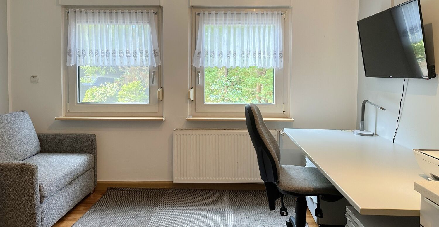 helles Arbeitszimmer (Wohnhaus)