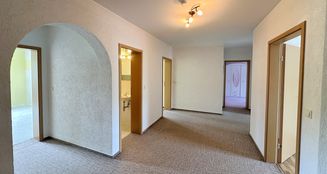 von_poll_real_estate_property_25165042MW_image_3