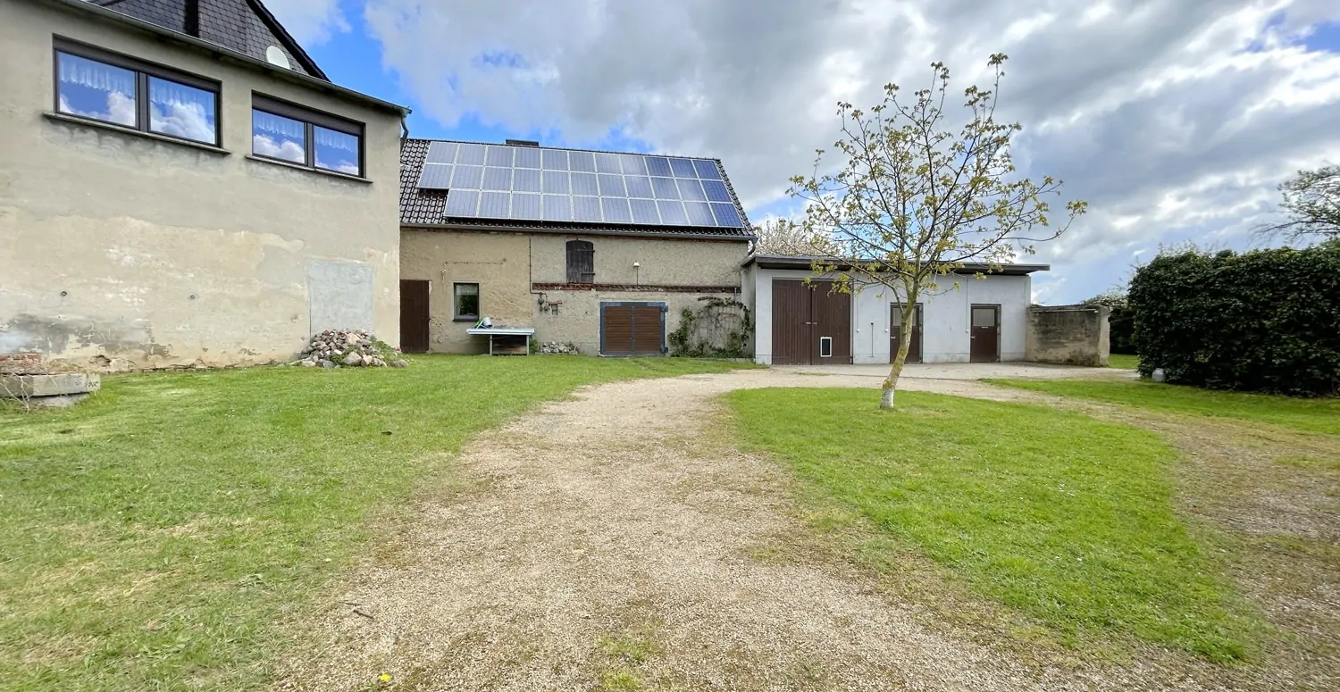 unbefestigter Innenhof mit Wendeschleife