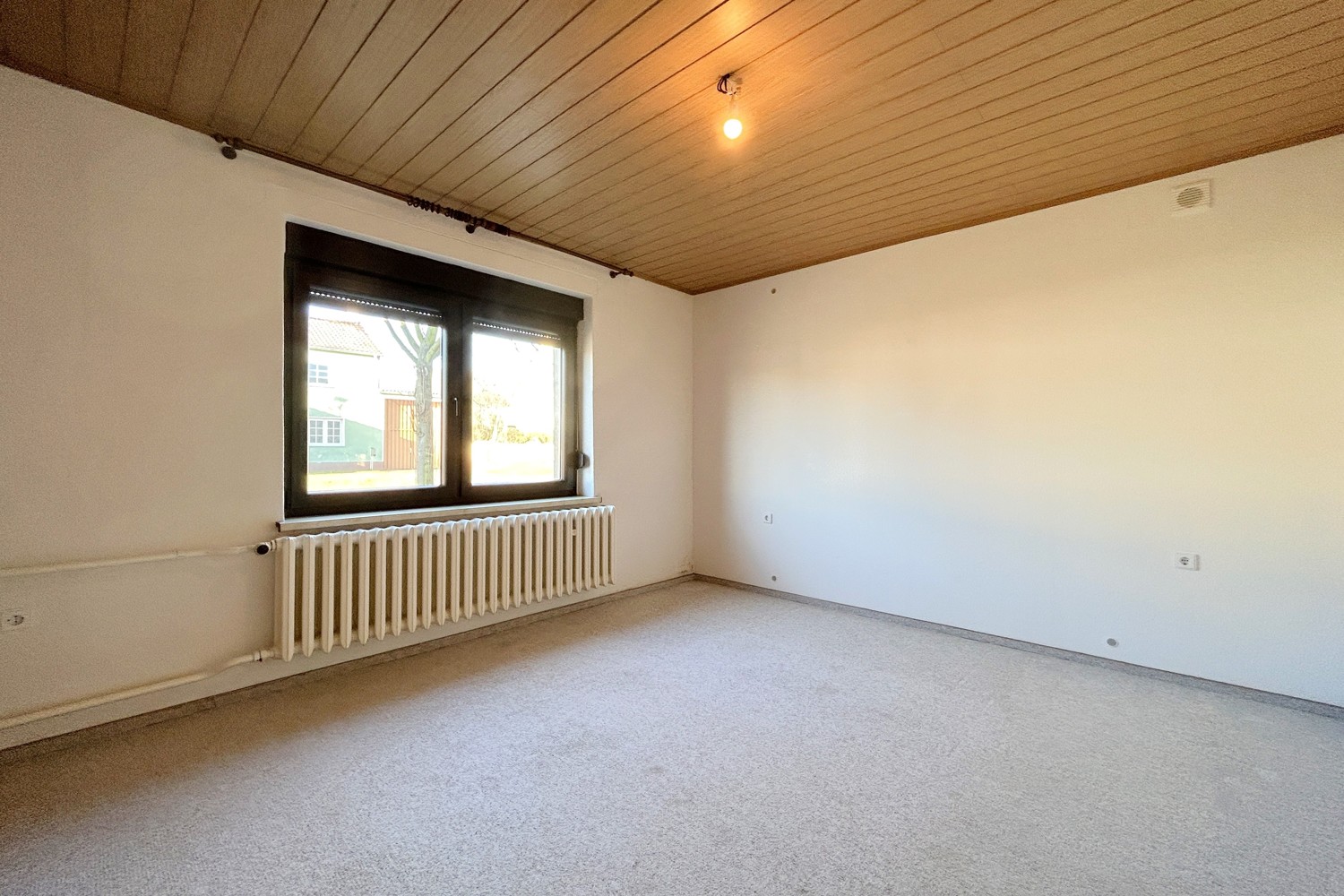 straßenseitiges Wohnzimmer (Erdgeschoss)