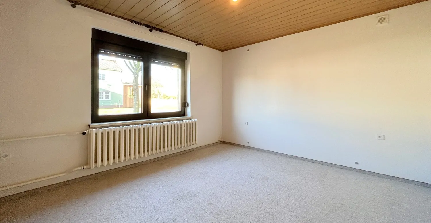 straßenseitiges Wohnzimmer (Erdgeschoss)