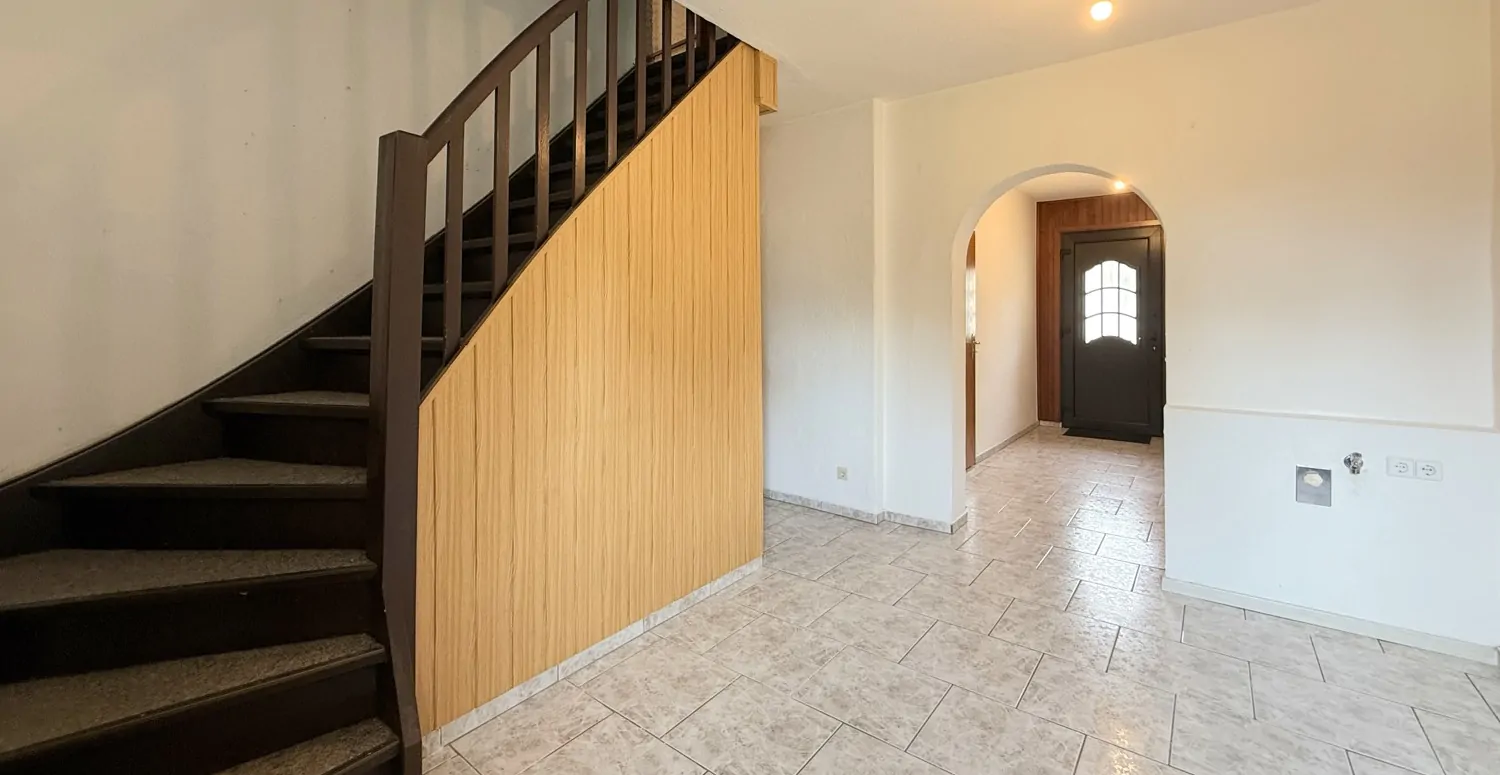 Flur mit Waschmaschinenanschluss & Windfang  (Erdgeschoss)