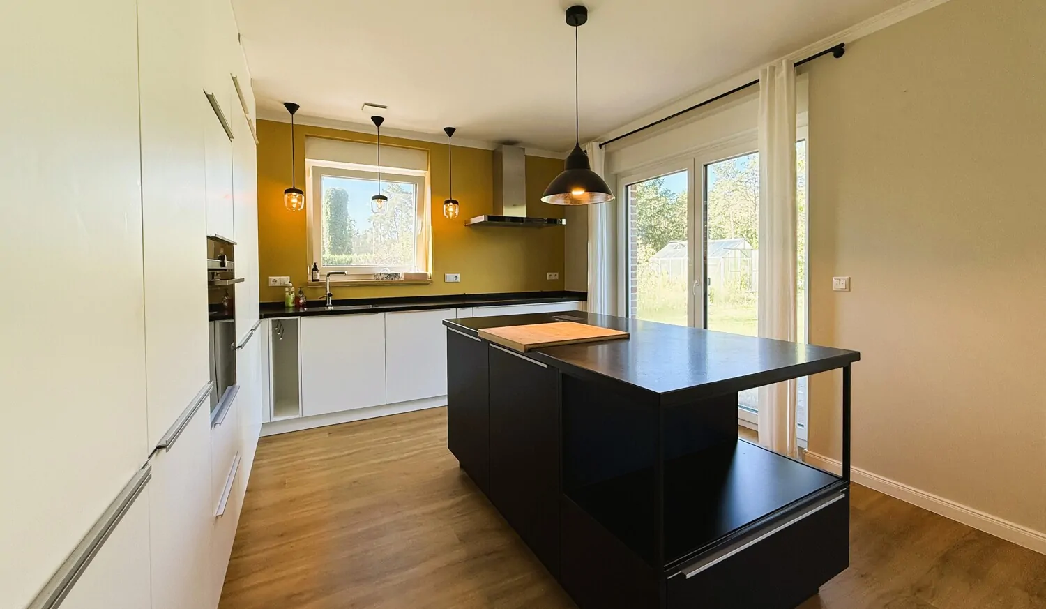 Küchenblock und verschiedene Staumöglichkeiten