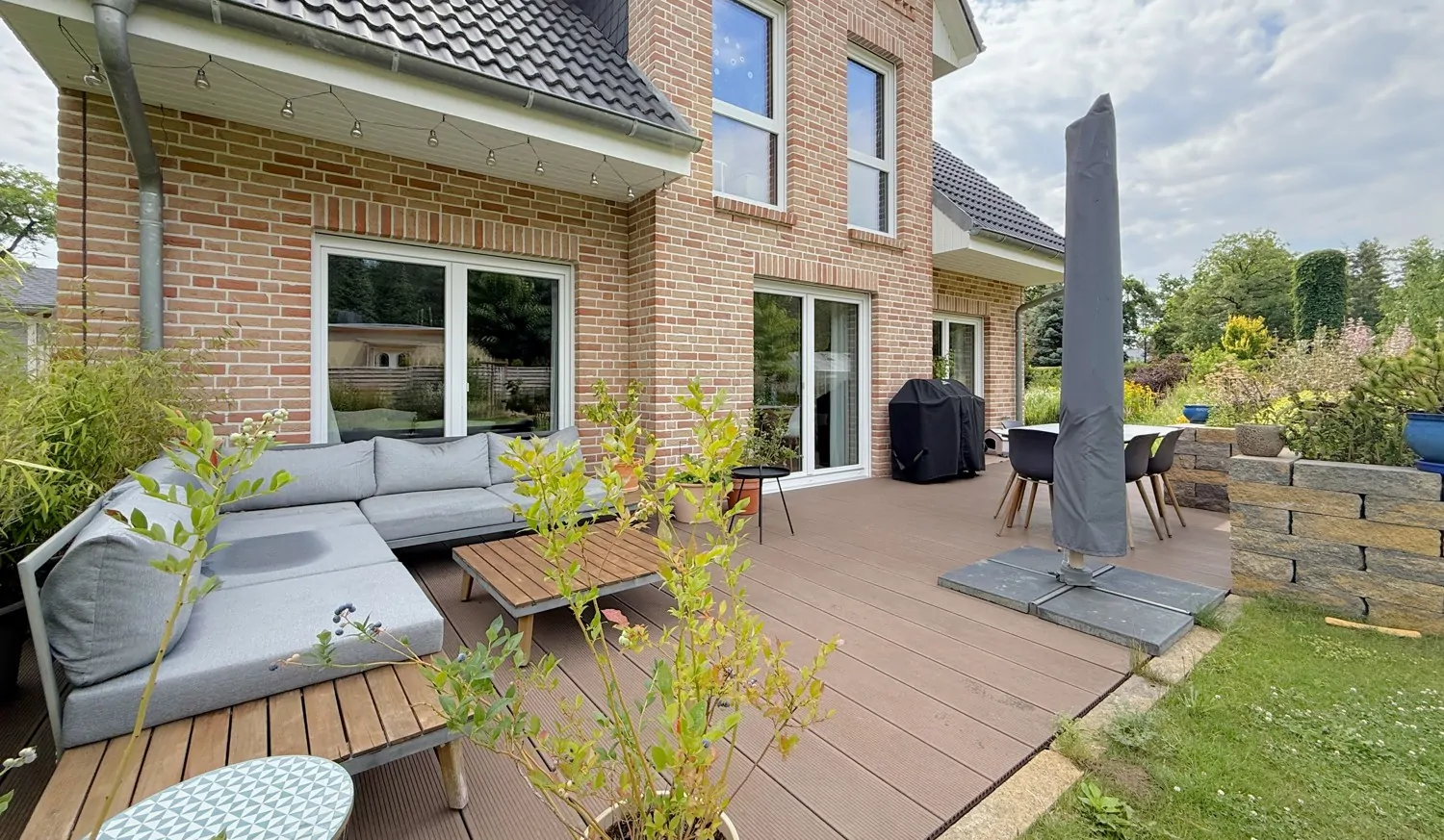 großzügige Terrasse