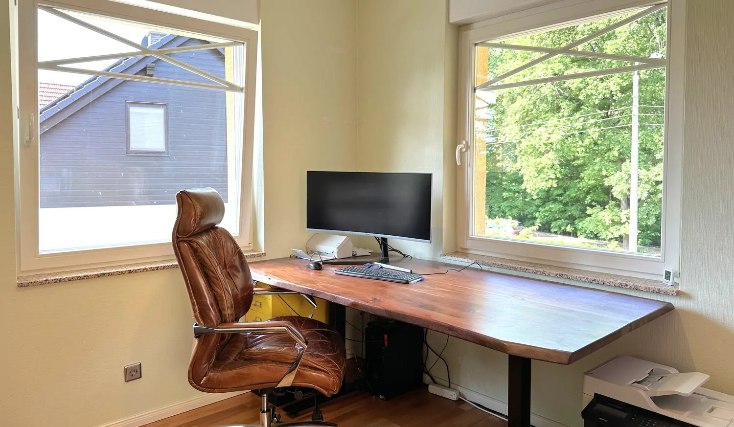 helles Arbeits-, Gäste- oder Kinderzimmer