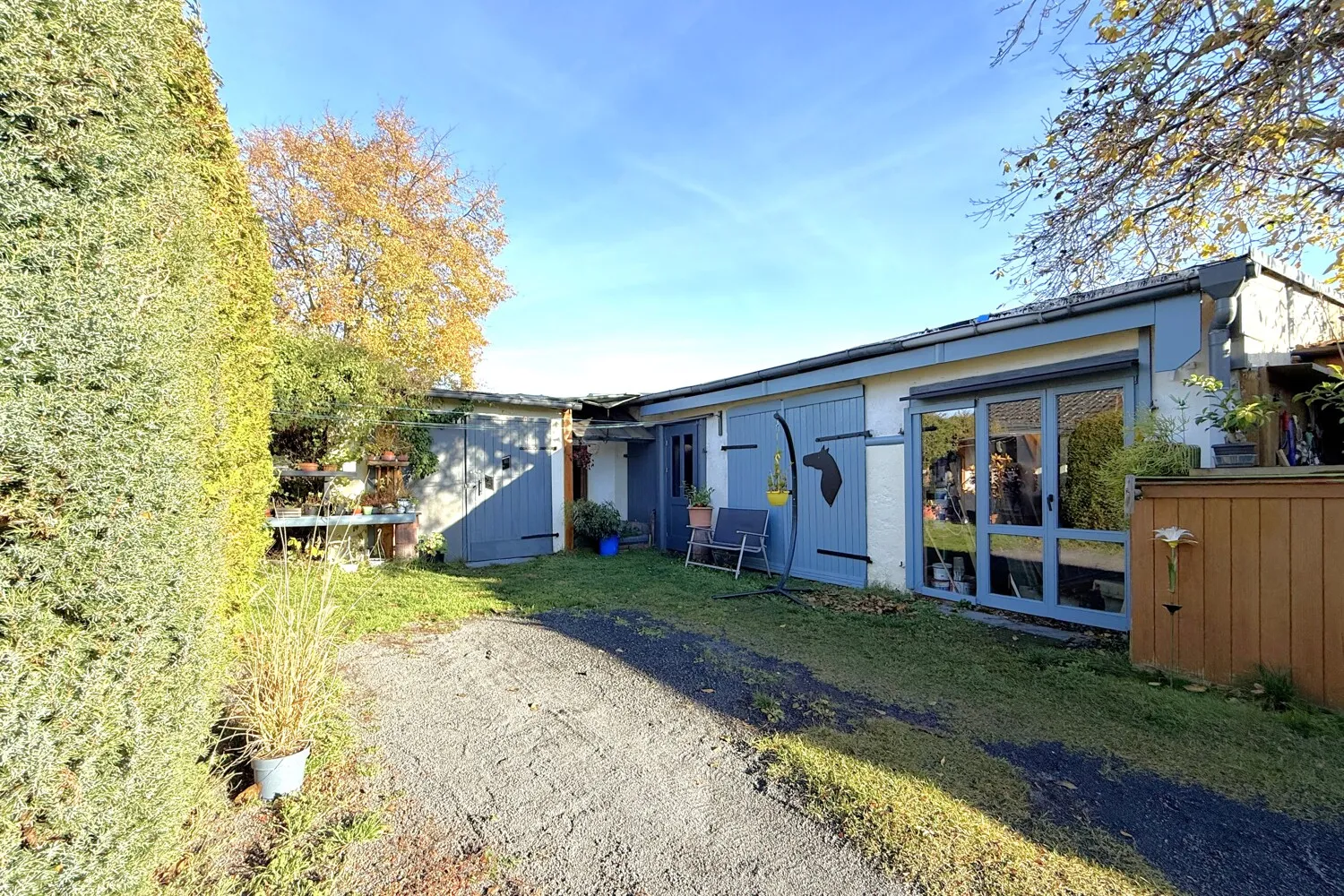 Nebengebäude mit viel Platz für Hobbys