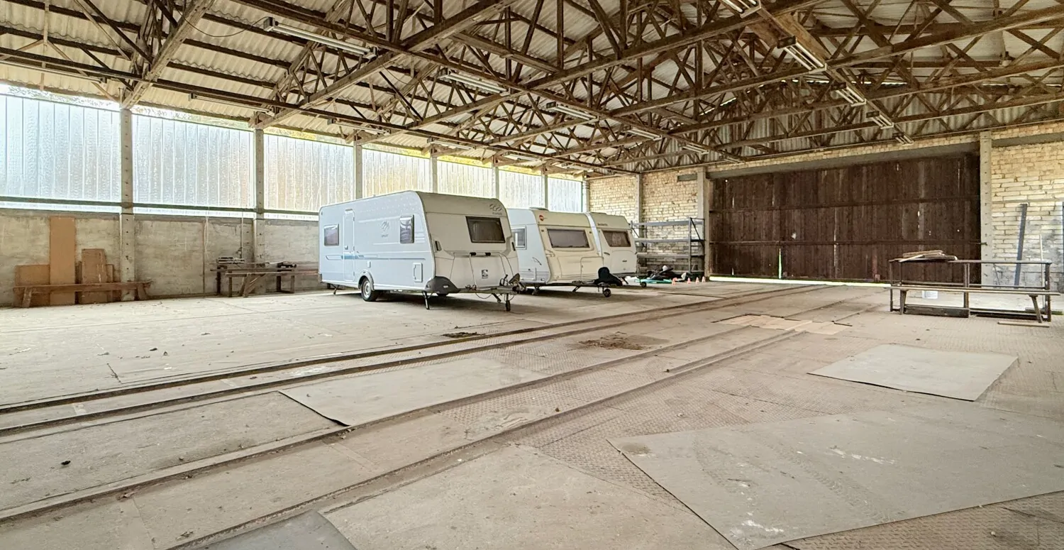 Großes Grundstück, große Halle und vielseitige Nutzungsmöglichkeiten