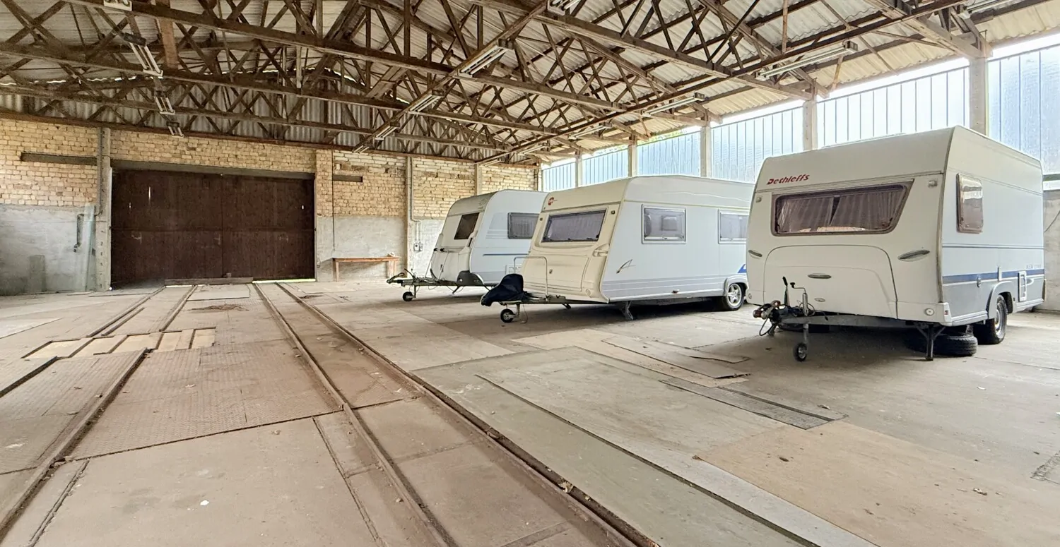 Großes Grundstück, große Halle und vielseitige Nutzungsmöglichkeiten