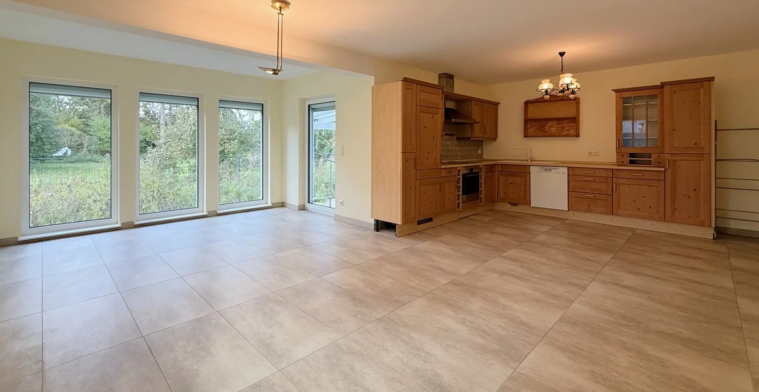 lichtdurchfluteter Wohnbereich