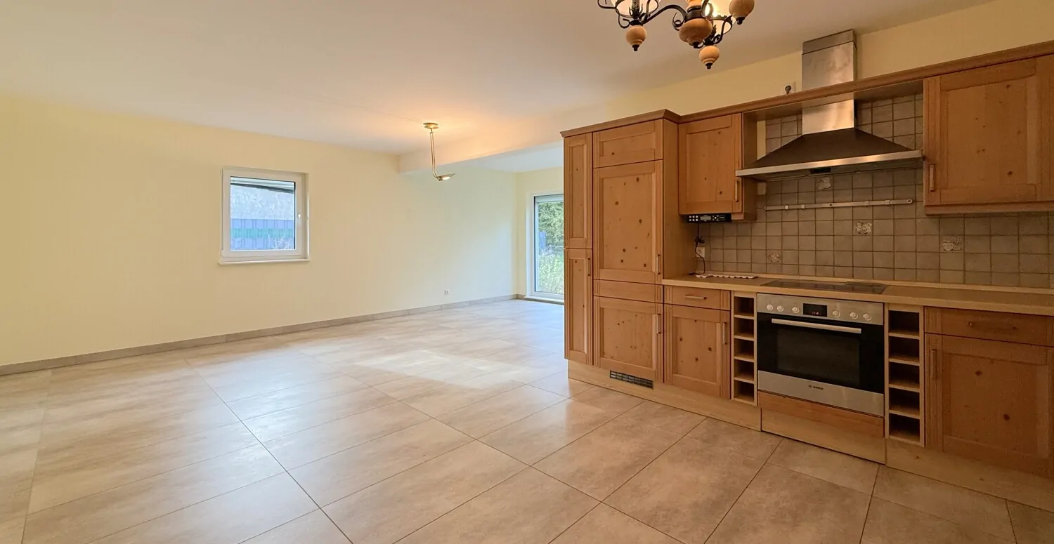 großes Won- und Esszimmer mit offener Küche