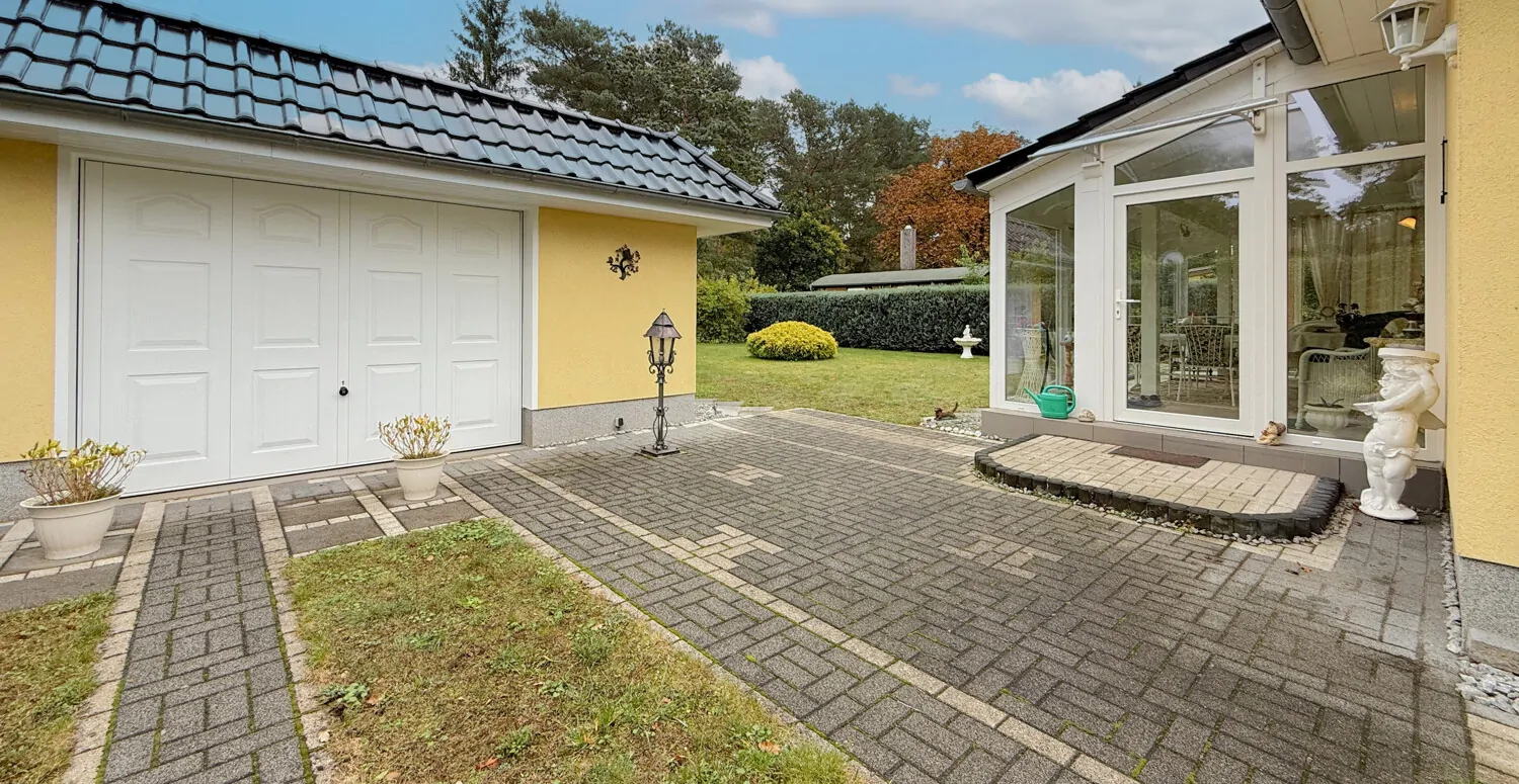 Hauseingang im Wintergarten