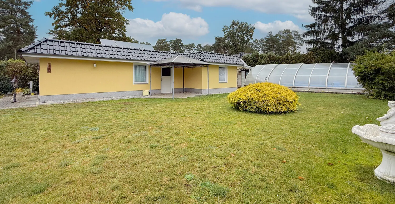 gepflegte Rasenfläche im Garten