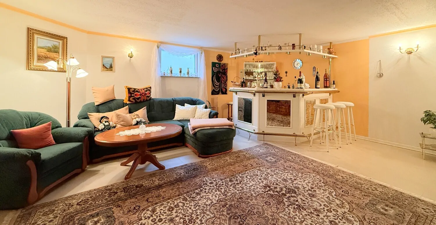 Bar mit Fasskühlung und Zapfanlage