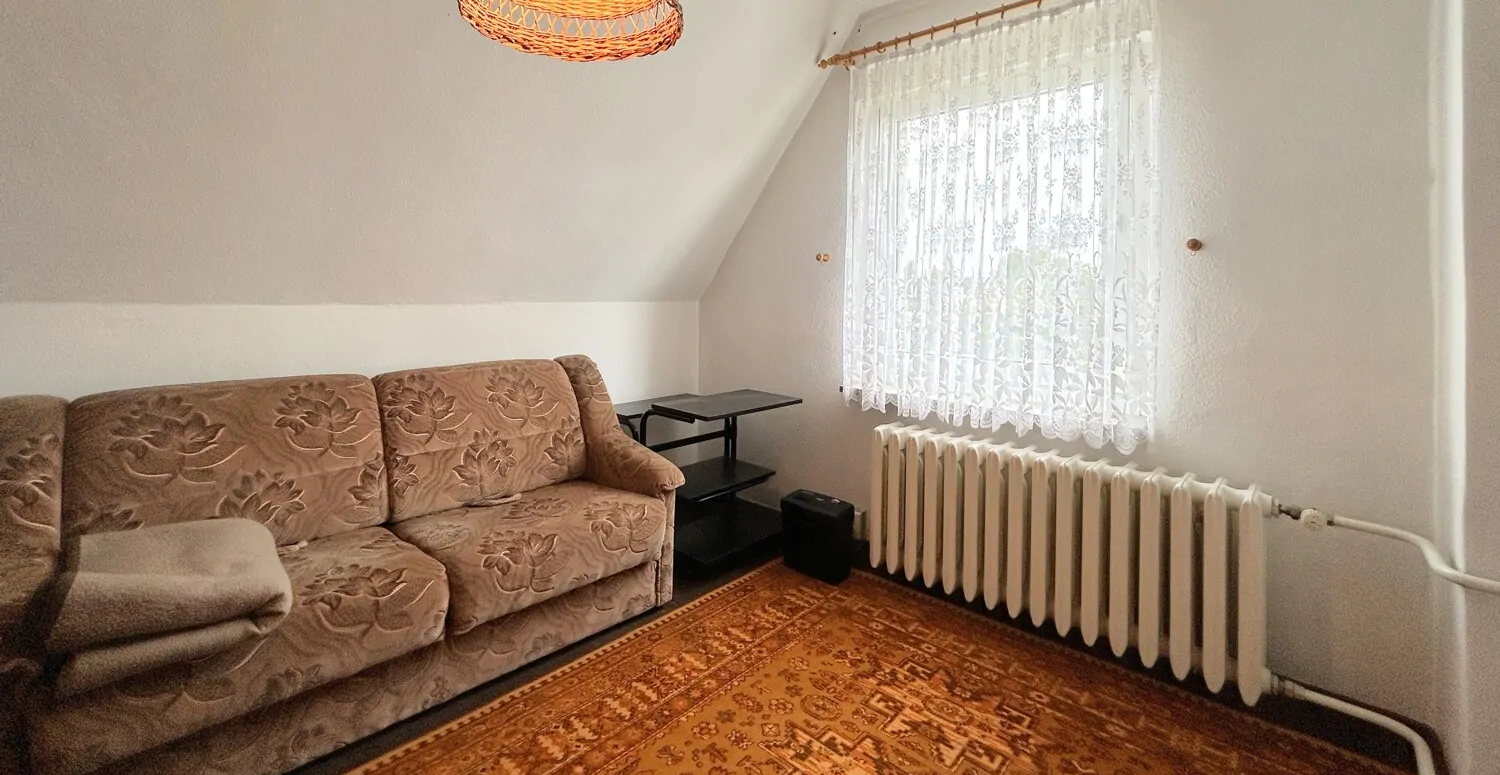 Gäste- oder Arbeitszimmer mit Tageslicht